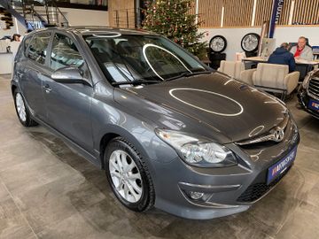 Hyundai i30 *TEMPOMAT*SZHZ*KLIMAAUTOMATIK*PDC*