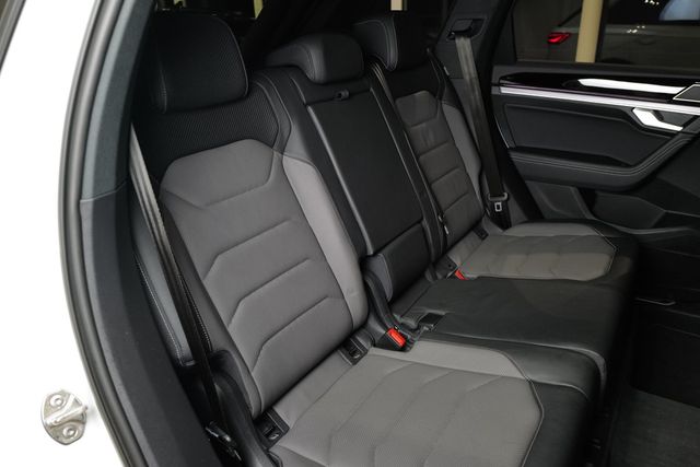Volkswagen Touareg 3.0TDI R-Line BlackStyle Nachtsicht Dyna