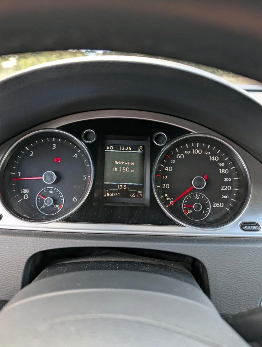 Volkswagen Passat 2011 — photo 15