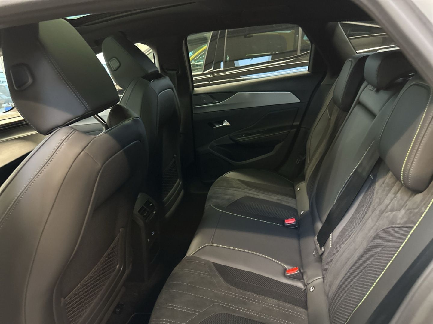 Fahrzeugabbildung Peugeot 308 SW GT HYBRID 145 e-DSC6 Panorama Navi ACC