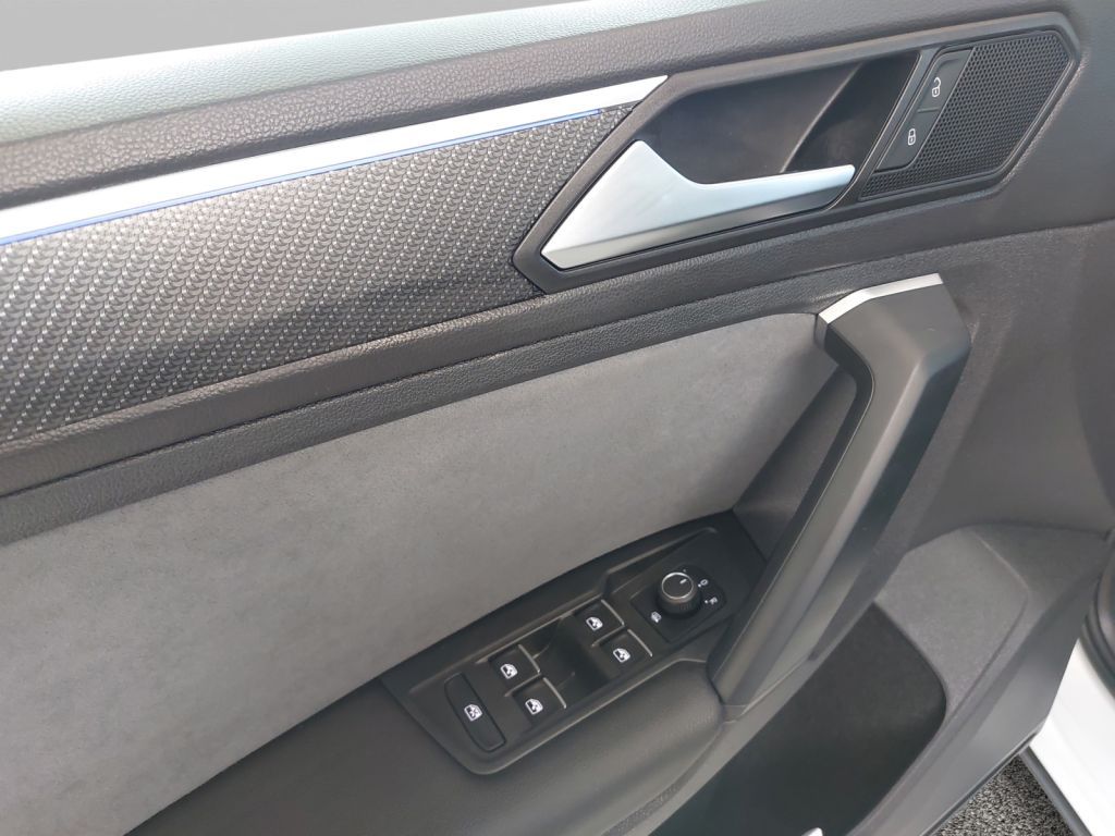 Fahrzeugabbildung Volkswagen Tiguan 2.0 TSI  4Motion DSG R Navi ACC