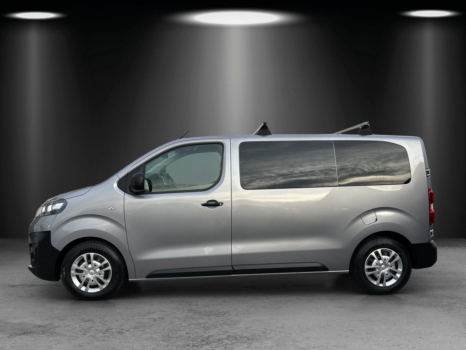 Fahrzeugabbildung Opel Vivaro 1.5 D S (L1) PDC/GRA/AHK/6-Sitzer/