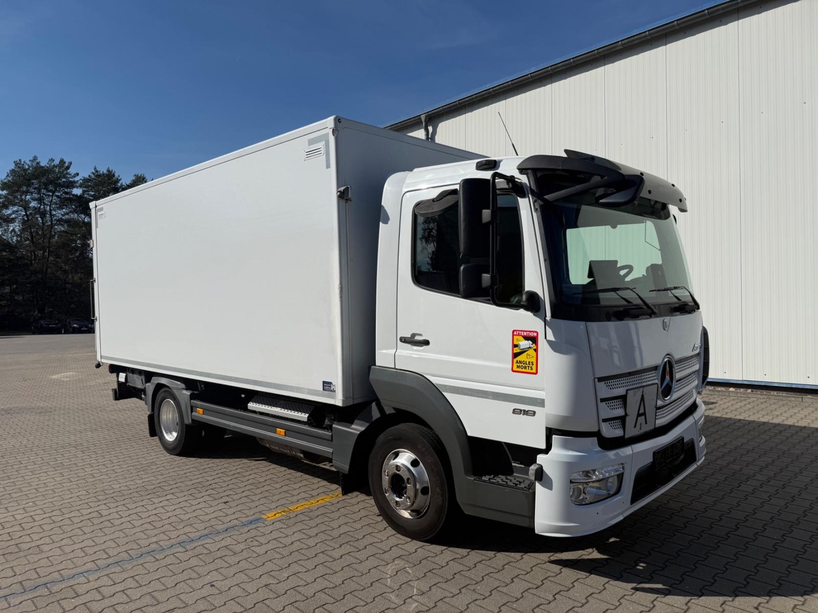 Mercedes-Benz 818L Koffer 5 m 2,5 t NL LBW 1t Klima 2x Kamera