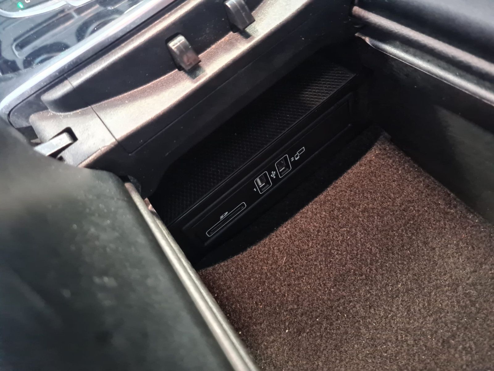 Fahrzeugabbildung Mercedes-Benz C 200 T-Modell / NAVI / KAMERA / LED HIGHTPERFOR