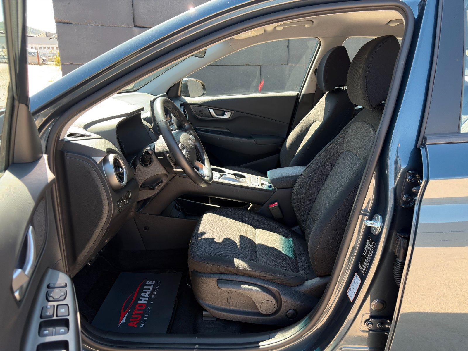 Fahrzeugabbildung Hyundai KONA E Select SHZ LHZ ACC PDC LKA Navi CarPlay
