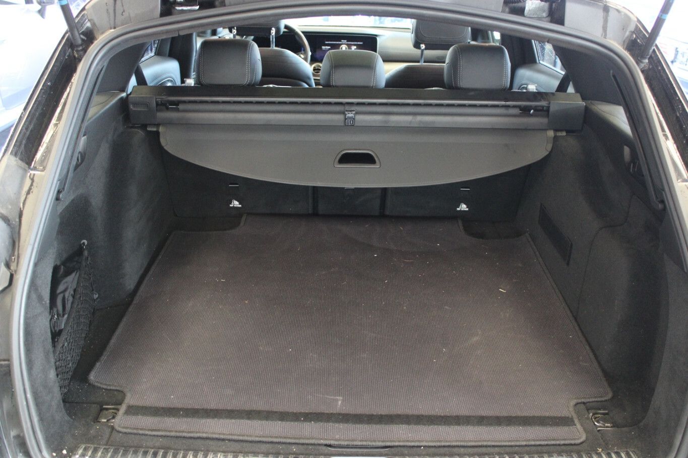 Mercedes-Benz E 300 d 4Matic T 9G-TRONIC AMG Line foto 6