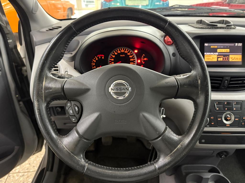 Nissan Almera Tino