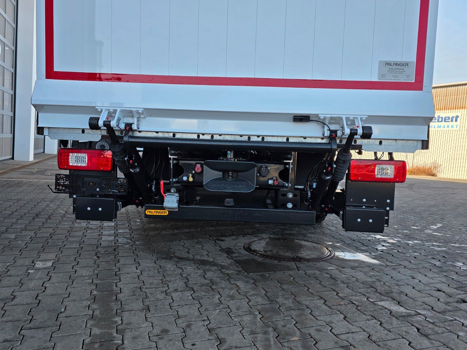 Fahrzeugabbildung Iveco Eurocargo 80E21 Koffer LBW