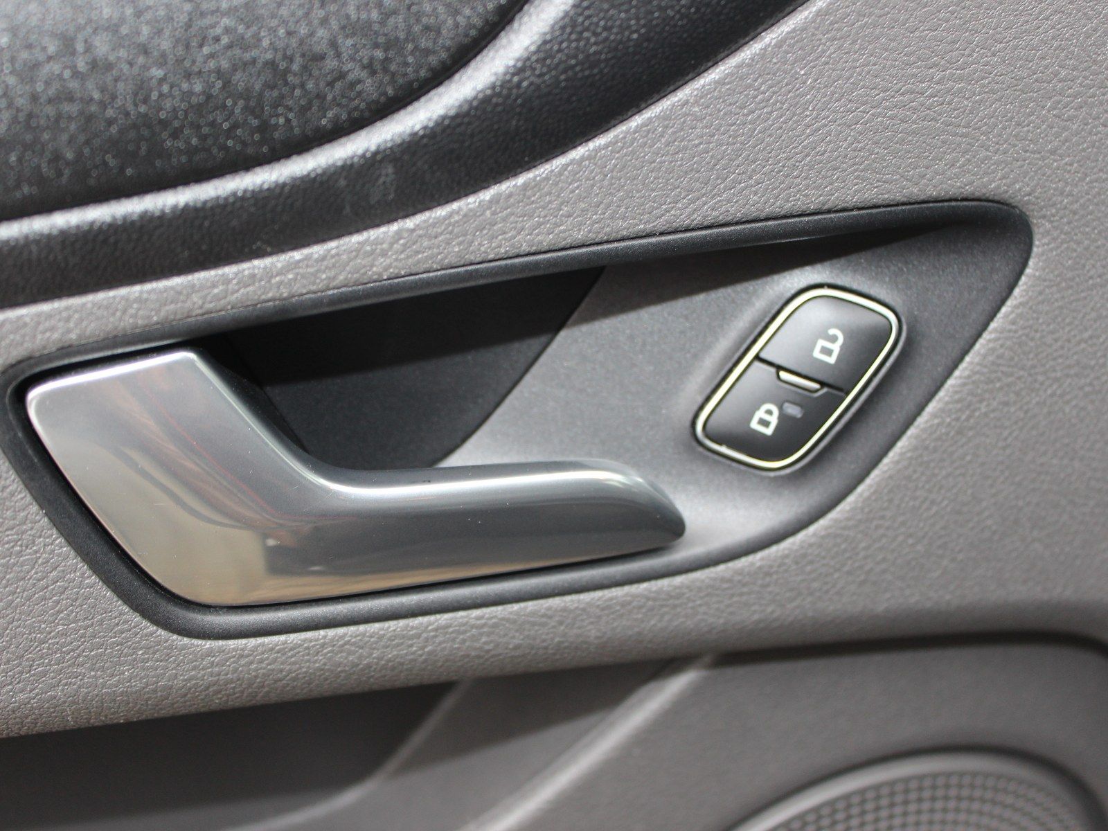 Fahrzeugabbildung Ford Transit Custom 320 L2 Trend 2,0 TDCi