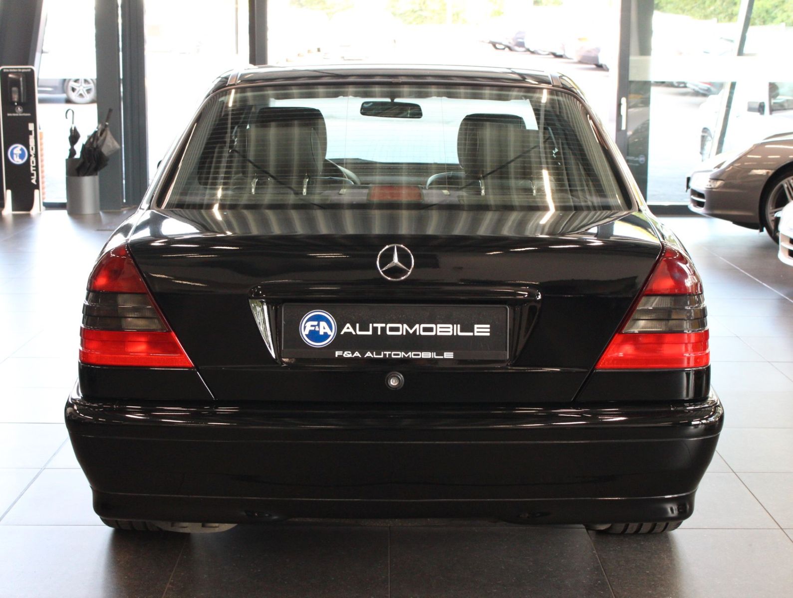 Fahrzeugabbildung Mercedes-Benz C 200 Sport Guter Pflegezustand+GSD+Xenon+Leder