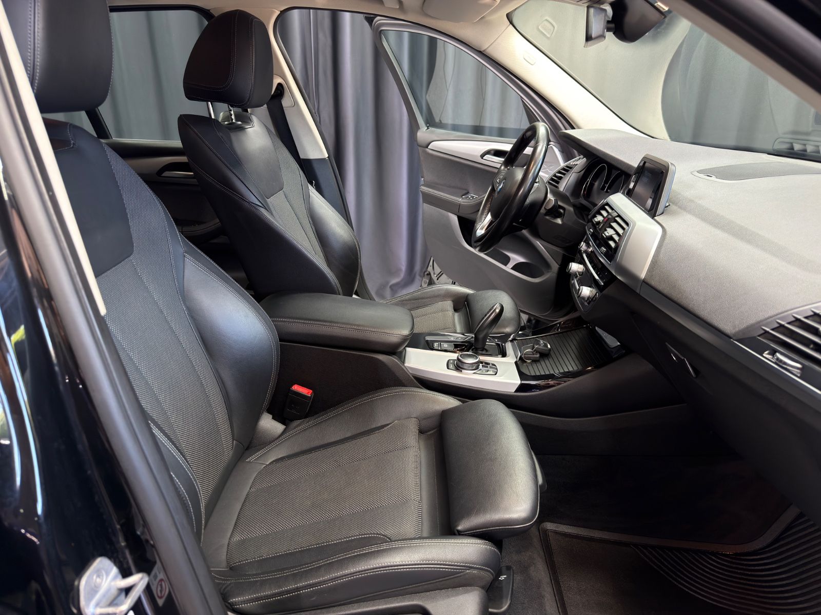 Fahrzeugabbildung BMW X3 xDrive 30d Advantage|HIFI|NAVI|AHK|