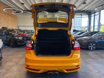 MYAUTOCENTER – Gebraucht- und Jahreswagen mit Werkstattservice in Pfaffenhofen Ford Focus *RECARO*SPORT*SitzHZ*2-ZONEN*TÜV 0127*