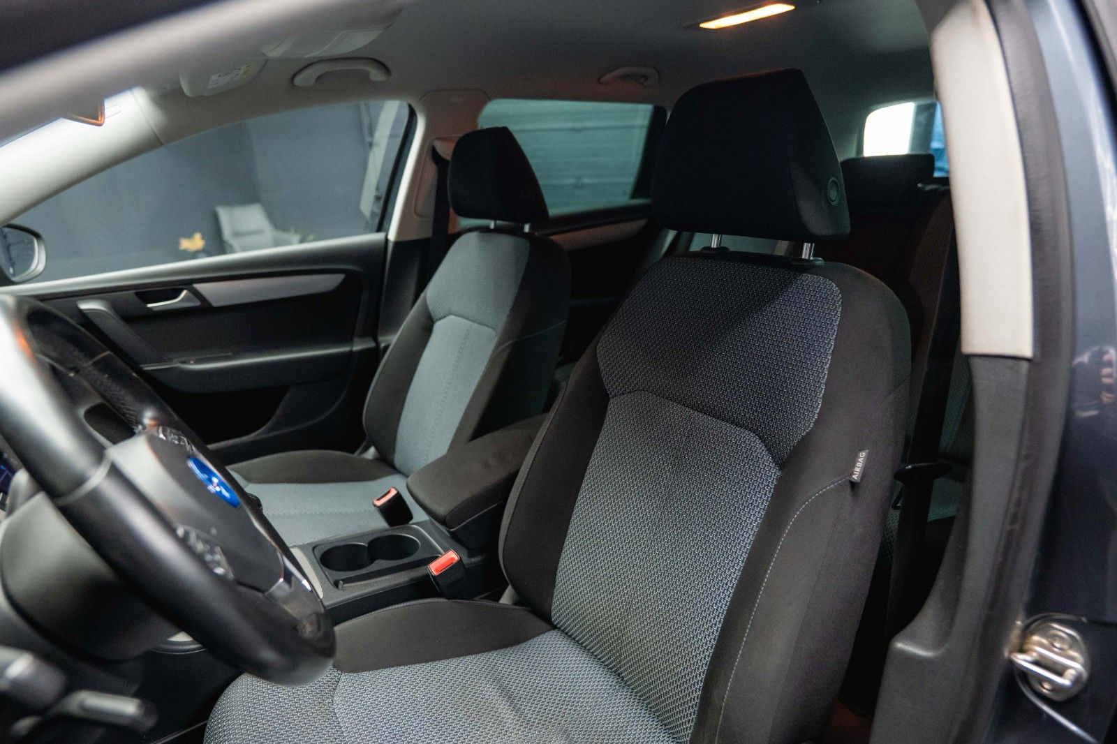 Fahrzeugabbildung Volkswagen Passat Variant 1.6 TDI Trendline BlueMotion TÜV