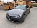 Alfa Romeo Giulia 2.0 Turbo 16V 206 kW AT8-Q4 Veloce Veloce - Alfa Romeo Giulia: Automatik