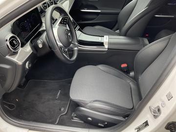 صورة 9 لـ 2023 Mercedes-BENZ C 220