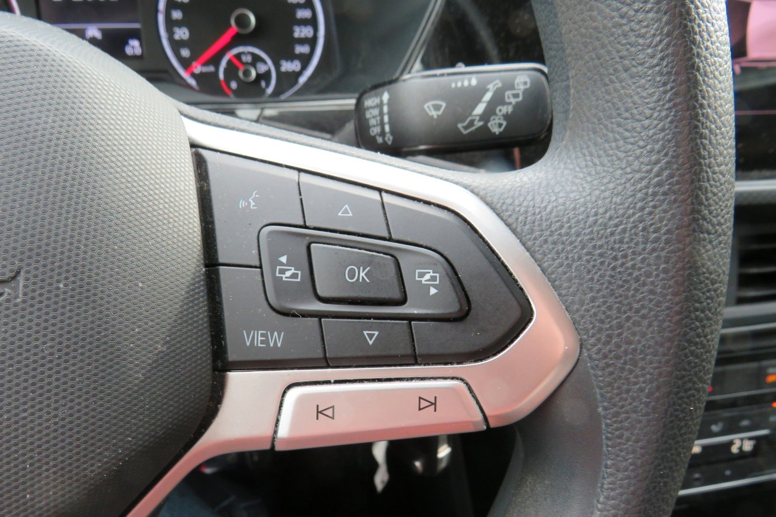 Fahrzeugabbildung Volkswagen T-Cross Life DSG PDC TELVOR SITZH. 1H.