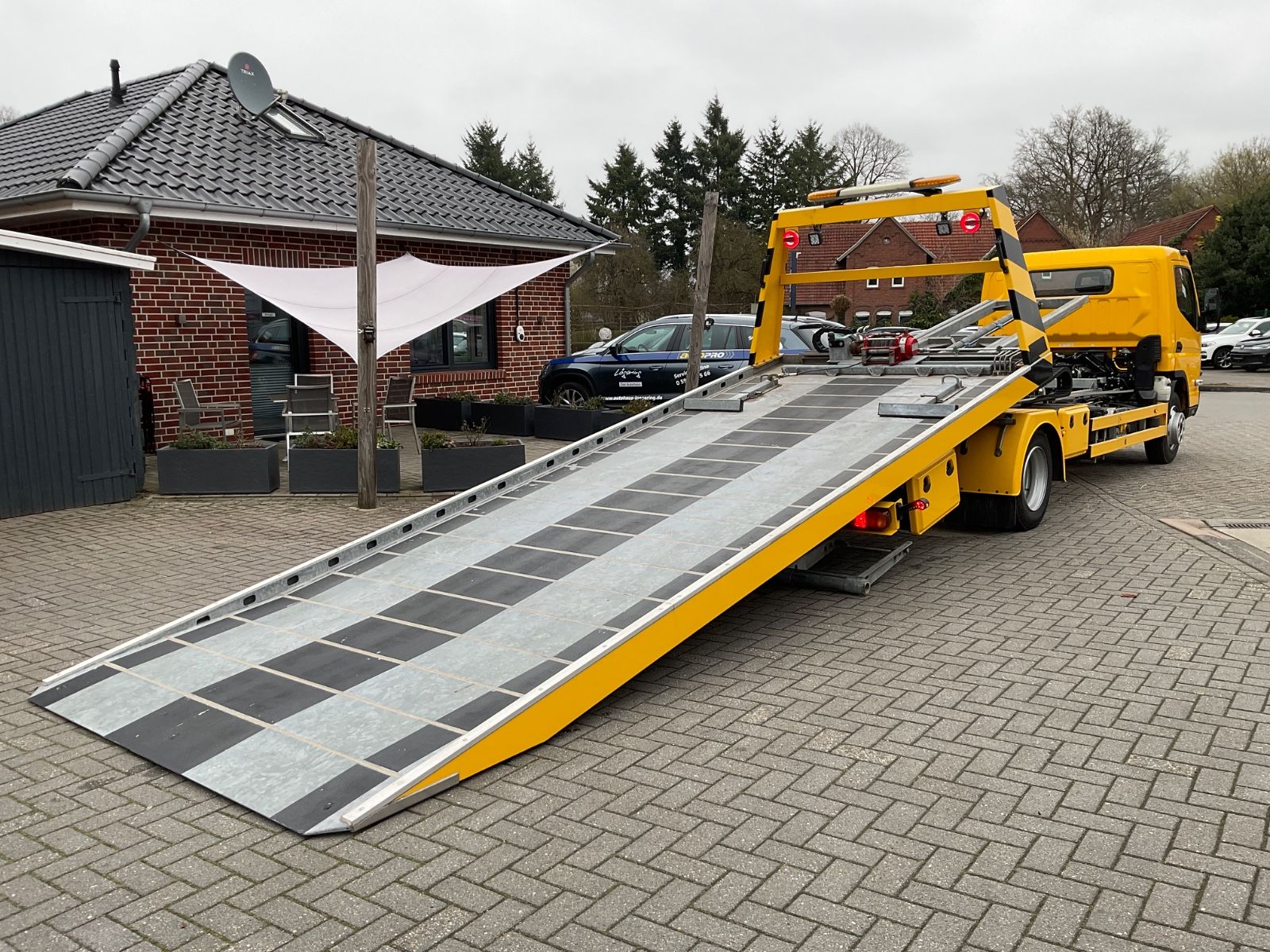 Fahrzeugabbildung Mitsubishi Fuso Canter,Abschleppbrille,Fahrzeugplateau