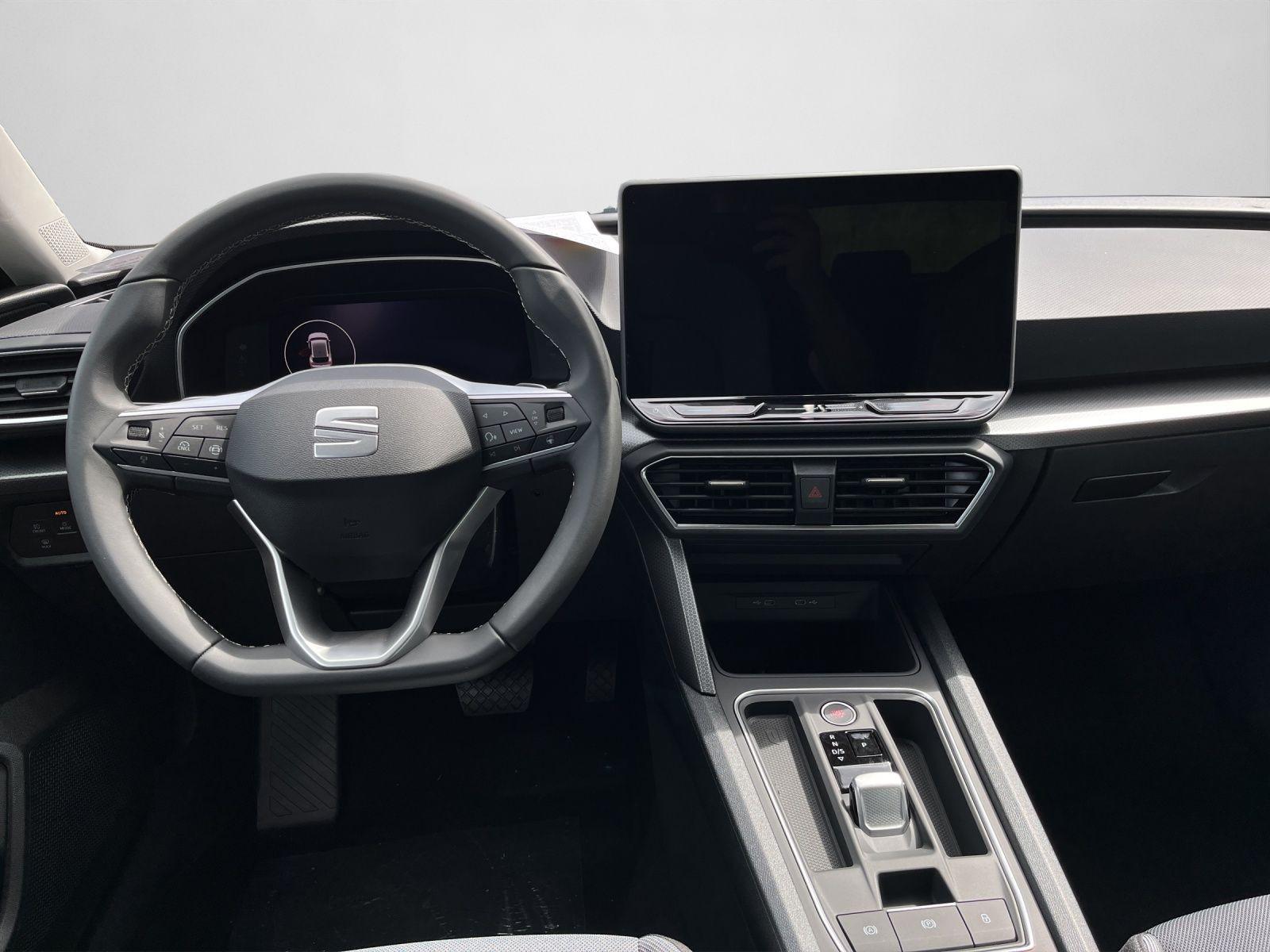 Seat Leon Road Edition 1.5 eTSI 7-Gang DSG, AHZ, Navi