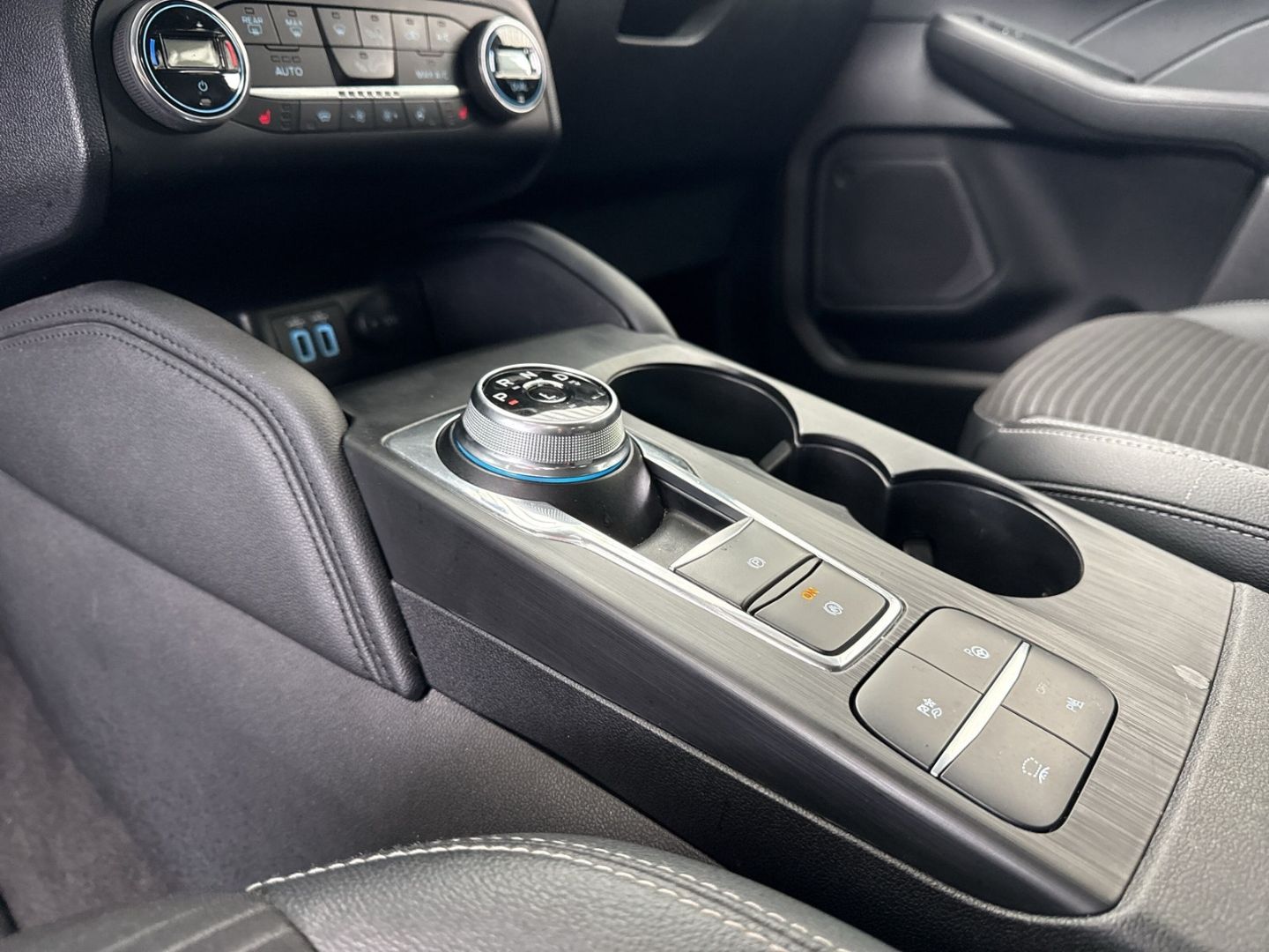 Fahrzeugabbildung Ford Kuga Hybrid Titanium X AWD/AHK/LED/HUD/TWA/Bang