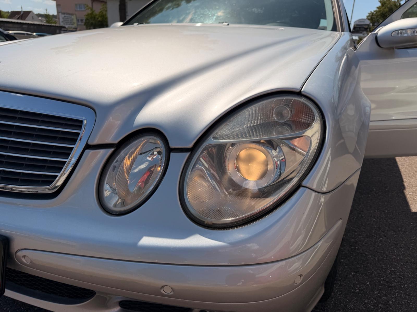 Mercedes-Benz E200 2005 — photo 14