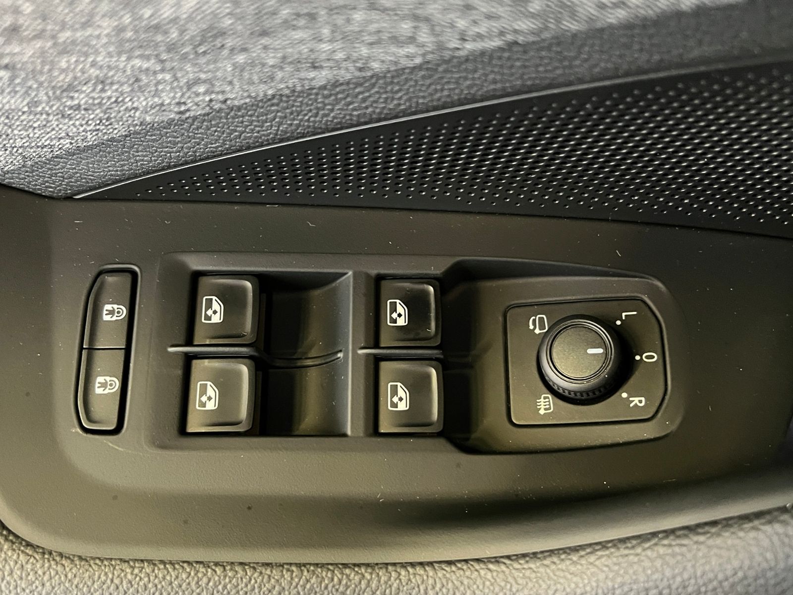 Fahrzeugabbildung SKODA Superb Combi Selection 1.5 TSI mHEV DSG *Vorb. A