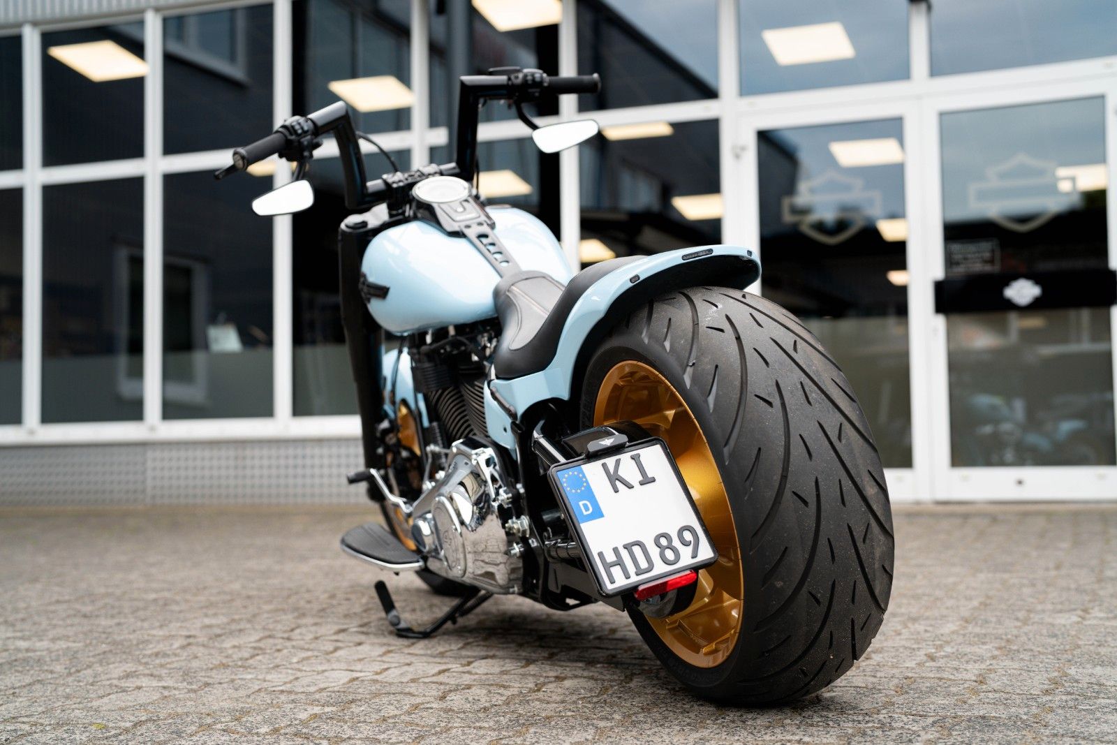 Fahrzeugabbildung Harley-Davidson Light Blue FAT BOY FLFBS 114 - Jekill & Hyde-