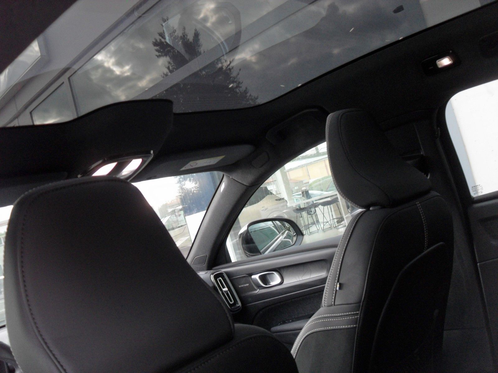 Fahrzeugabbildung Volvo C40 Ultimate Recharge Pure Electric AWD