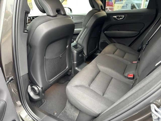 Fahrzeugabbildung Volvo XC60 2.0 PHEV R-Design Expression Recharge Plug-