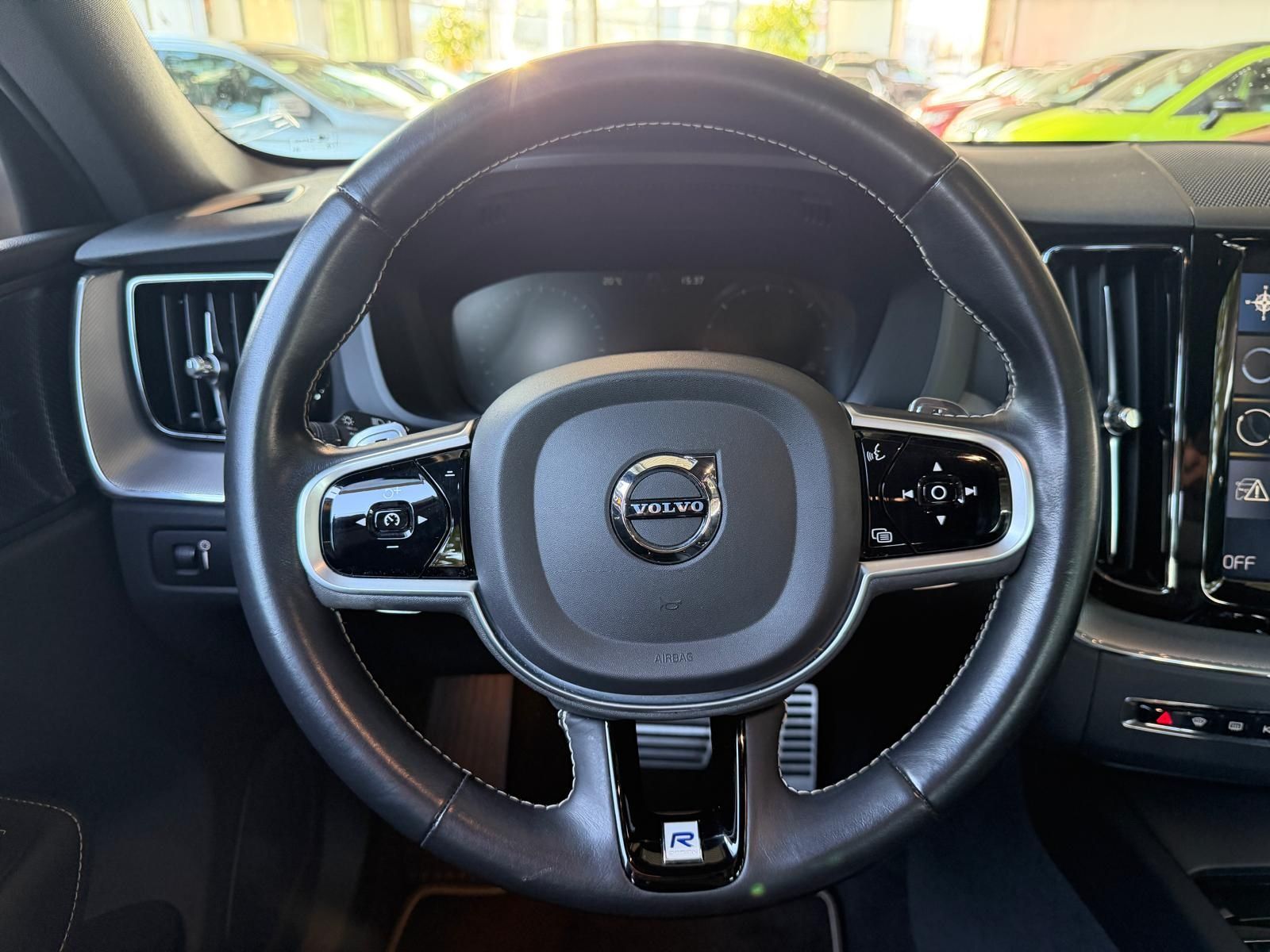 Fahrzeugabbildung Volvo XC60 R Design AHK 360° H/K LED ACC LEDER