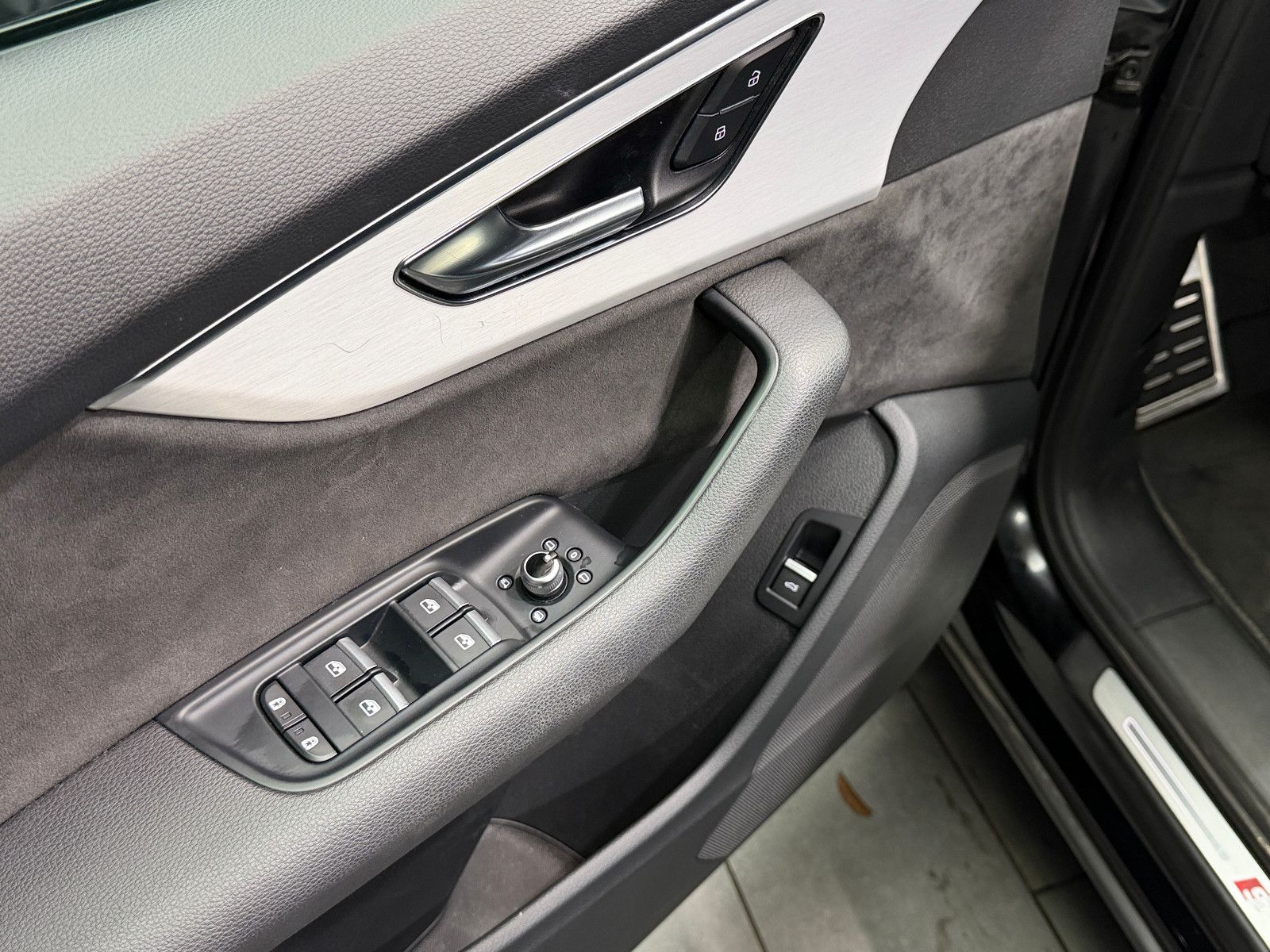 Fahrzeugabbildung Audi Q7 45 TDI quattro S line|PANO|KAMERA