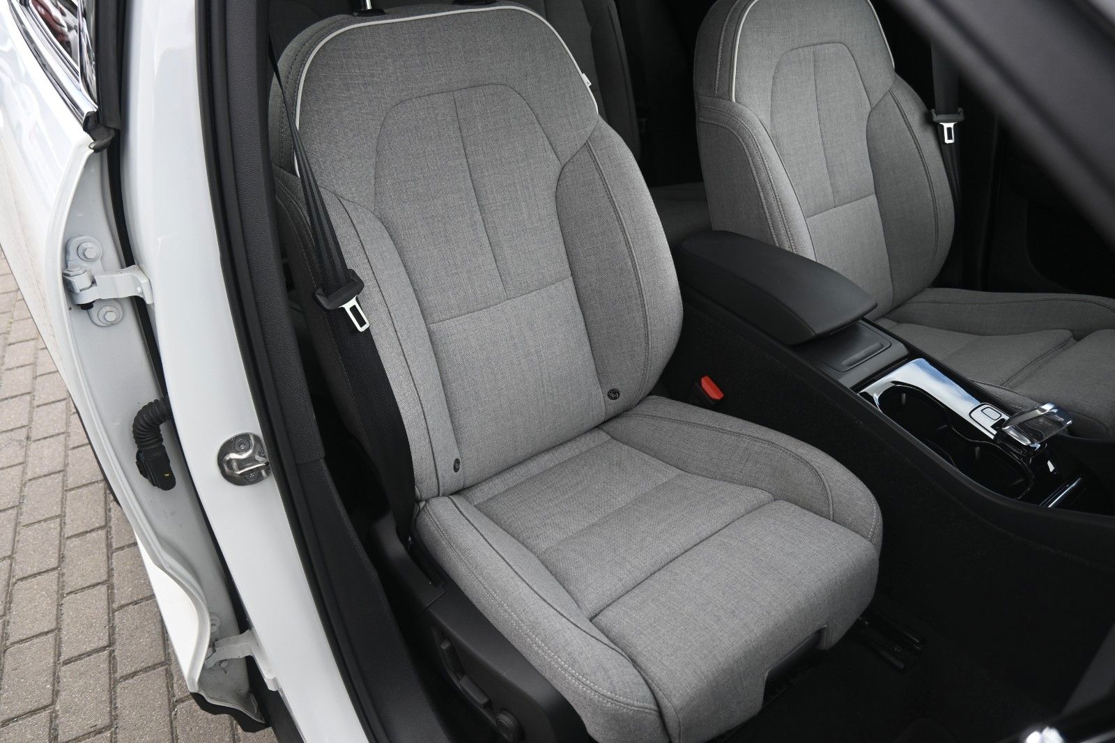 Fahrzeugabbildung Volvo C40 Ultimate BEV Single Motor H/K*AHK*PANO*