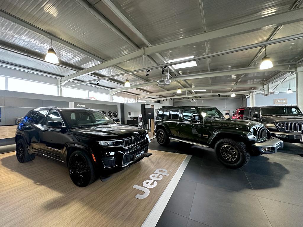 showroom-image-top