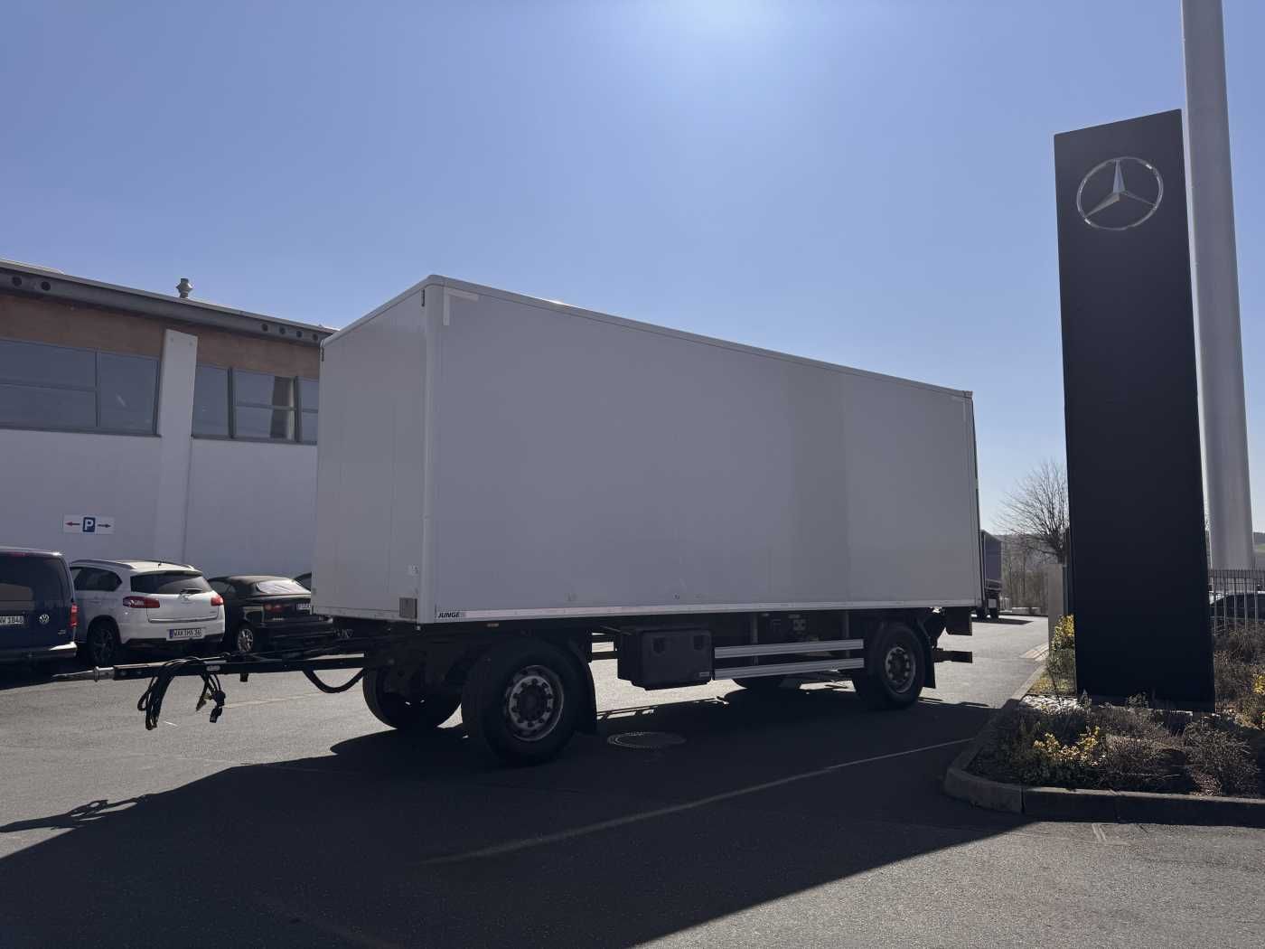 Fahrzeugabbildung Andere Junge AASK18P037 LBW Bär (2.000kg)