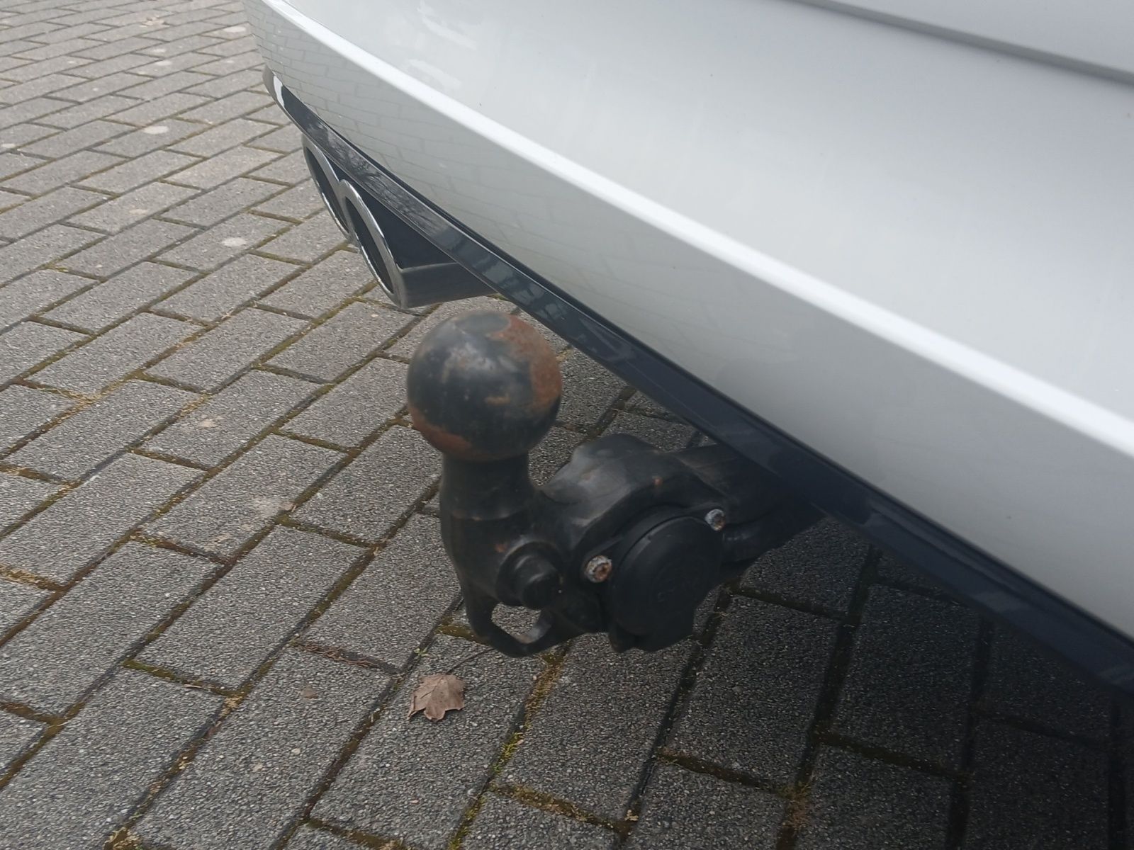 Fahrzeugabbildung Volkswagen Golf VIII Variant R DSG 4M LEDplus AHK Navi Harm