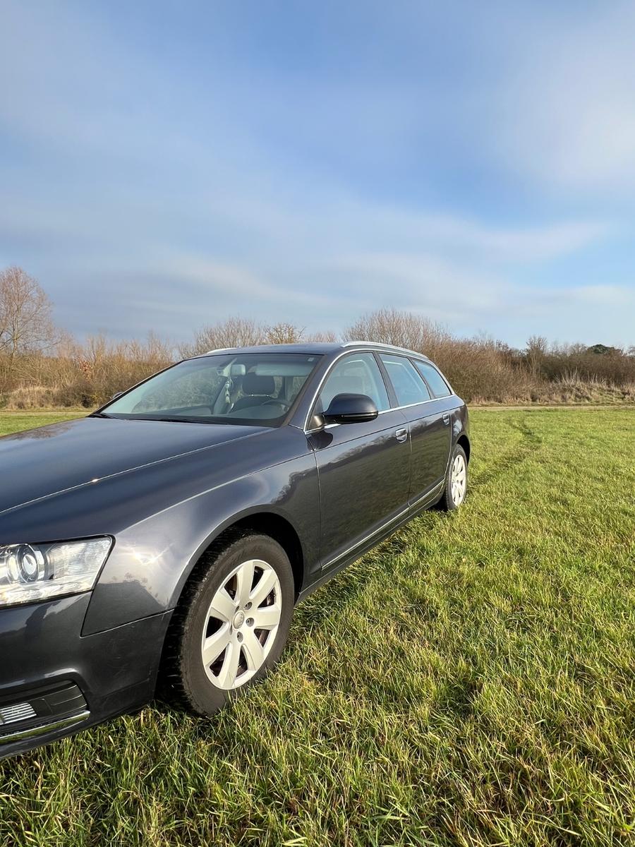 Audi A6 2011 — салон
