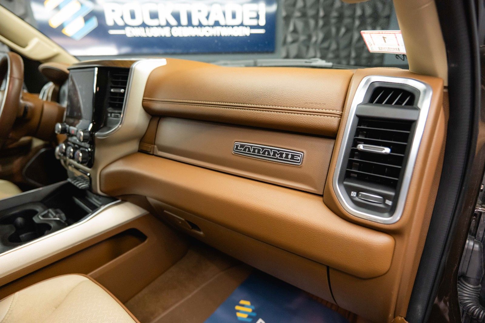 Fahrzeugabbildung Dodge RAM 5.7 V8 HEMI 4x4 LARAMIE Limited Offroad LED