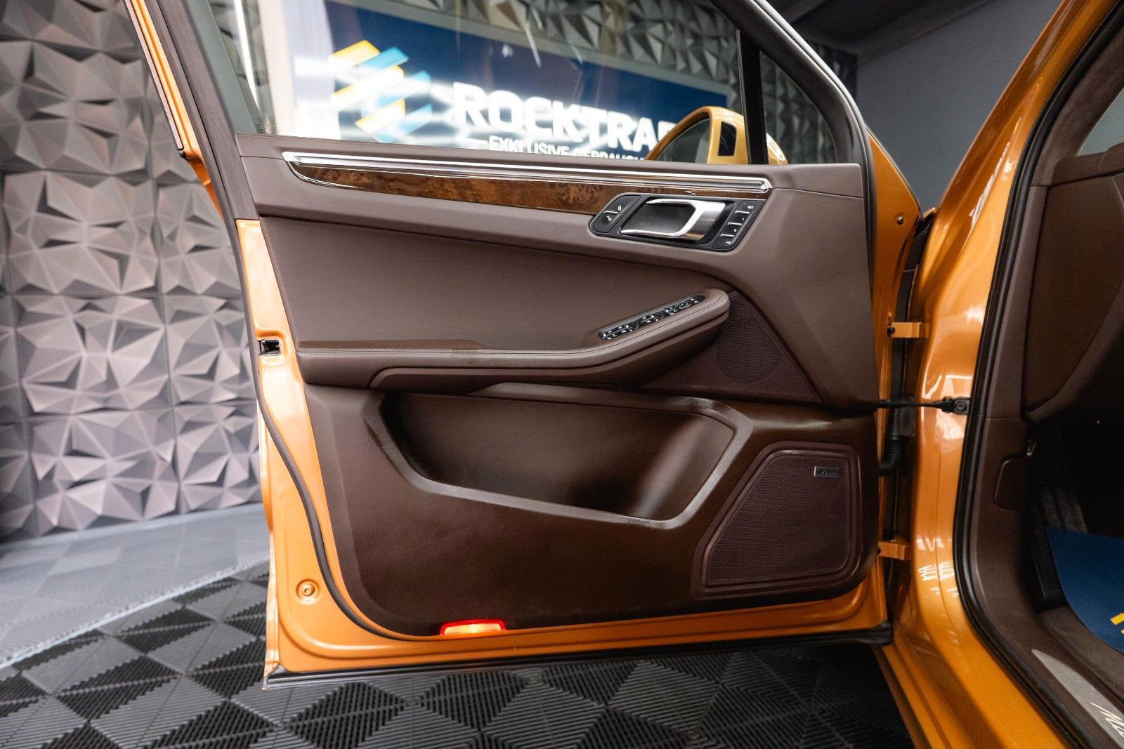 Fahrzeugabbildung Porsche Macan Turbo FENRIR | AURUM | CHRONO+ | LUFT | 21