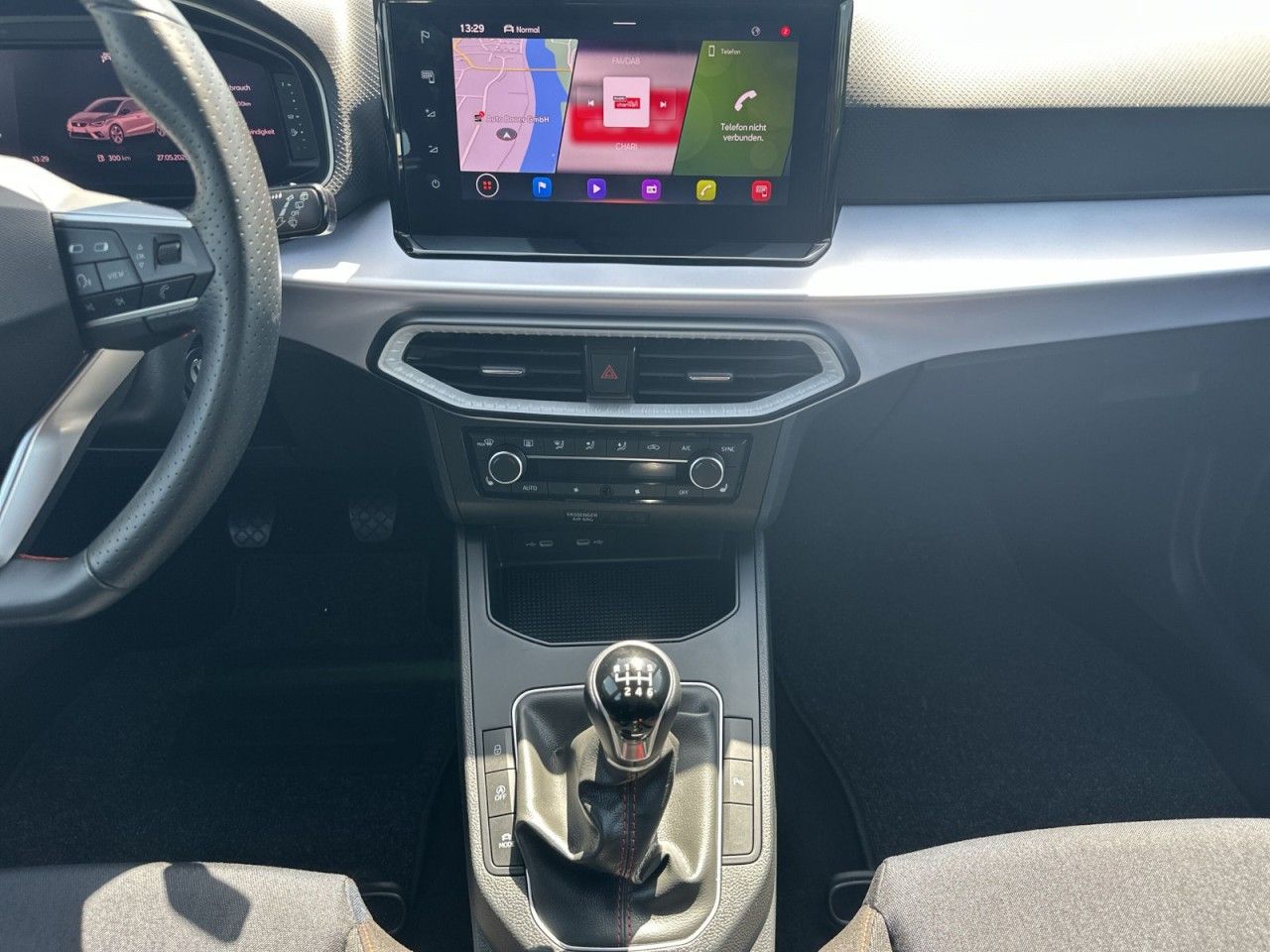 Fahrzeugabbildung SEAT Ibiza FR 1.0 TSI 110 PS-Navi*Kamera*Virtual* - mit KI generiert/bearbeitet