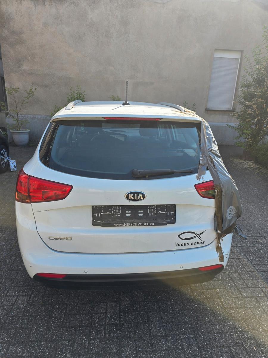 Kia cee'd 2012 — engine 1.591 cm³, 135 HP (99kW)