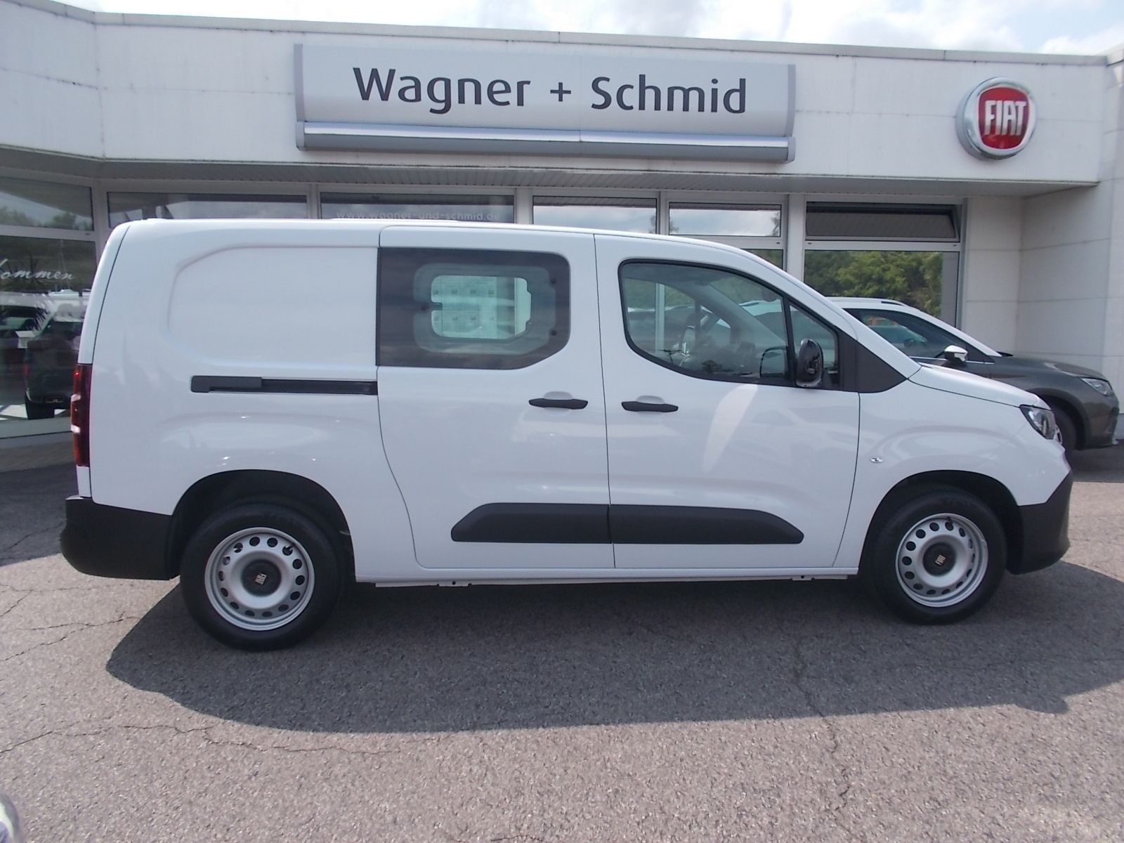 Fahrzeugabbildung Fiat Doblo Multicab L2 1.5 BlueHDi + 5 Sitzer