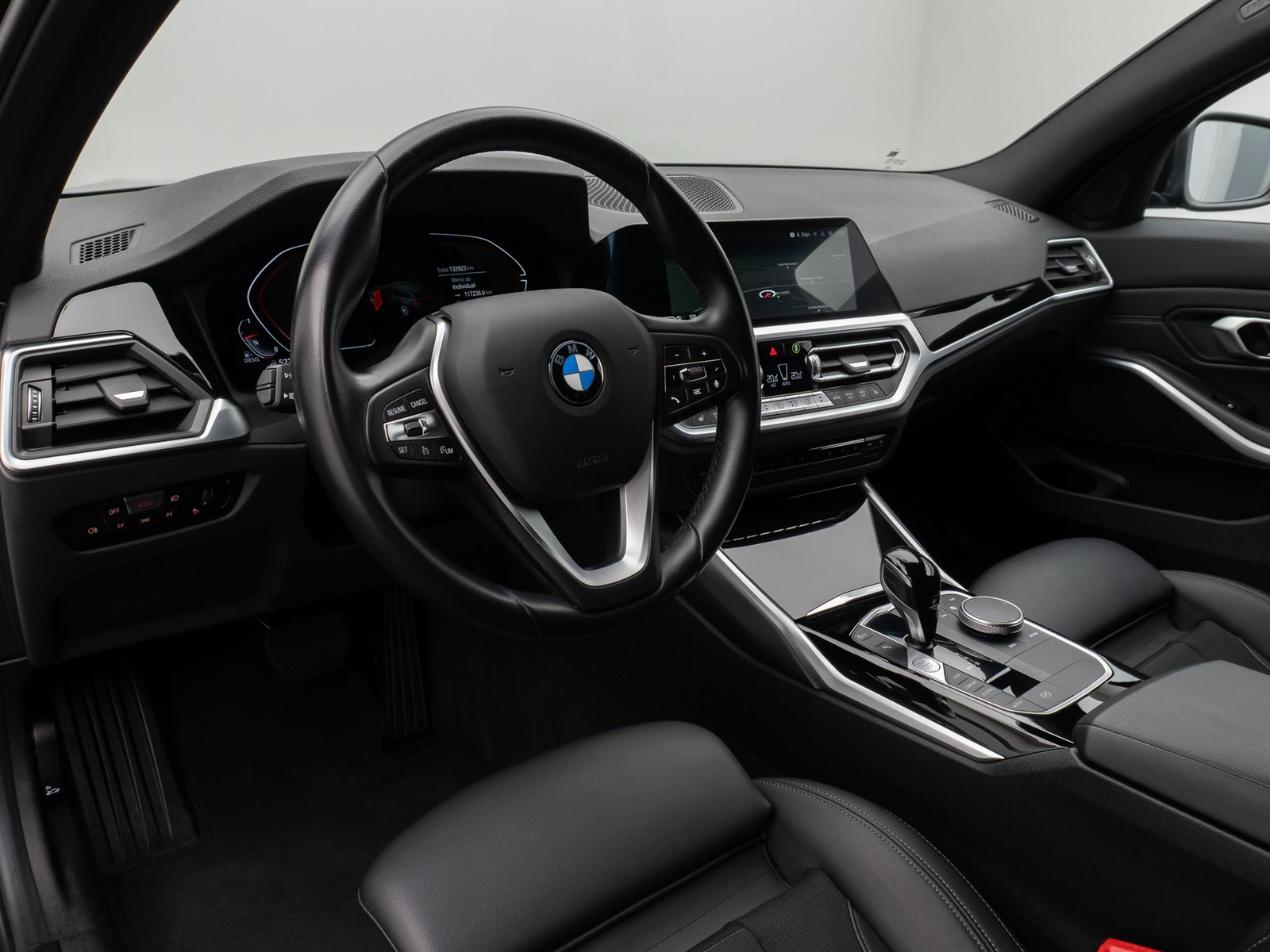 Fahrzeugabbildung BMW 320d  Kamera DAB HiFi DrivAssist Alarm LED Sport