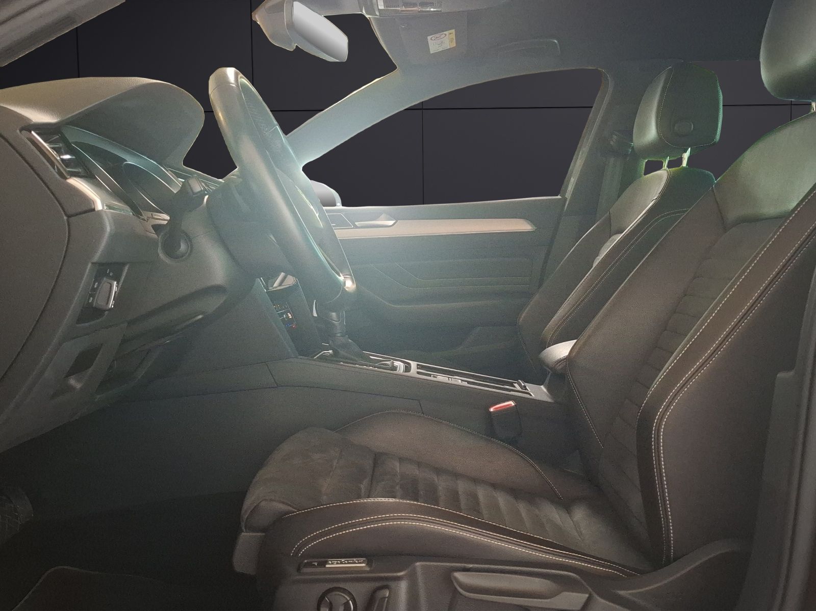 Fahrzeugabbildung Volkswagen Passat Variant TDI Elegance DSG R-Line Matrix AH