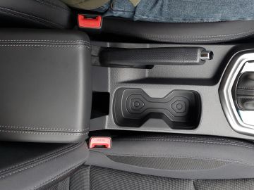 KGM Tivoli ESSENTIAL 1.5 AT NaviCarPlayRFKDABSHZ