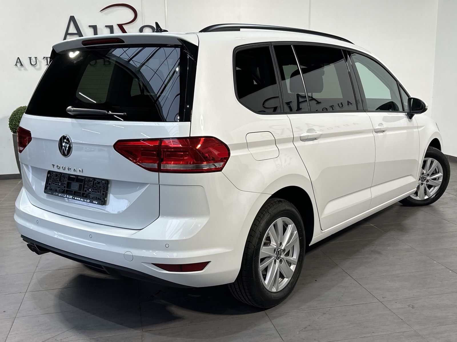 Fahrzeugabbildung Volkswagen Touran 2.0 TDI DSG Comfortline NAV+LED+ACC+PANO