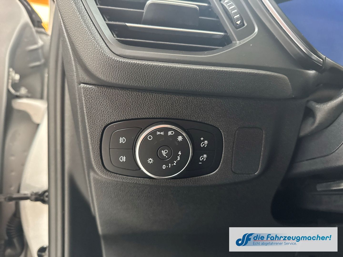 Fahrzeugabbildung Ford Focus Turnier Titanium X Sportpaket AHK-abnehmba