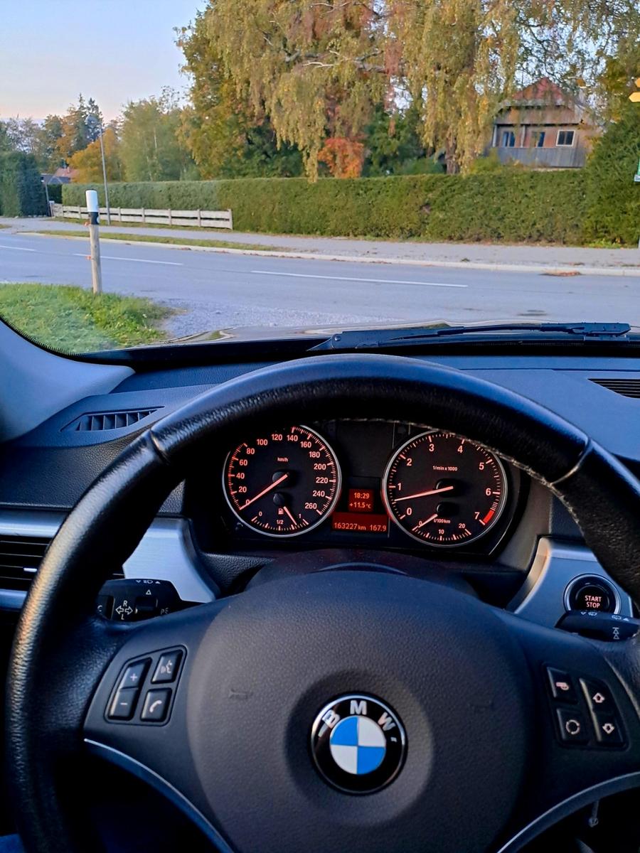 BMW 318 2012 — photo 8