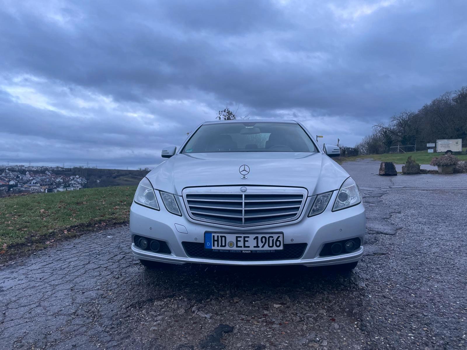 Mercedes-Benz E 220 CDI BlueEFFICIENCY Standard