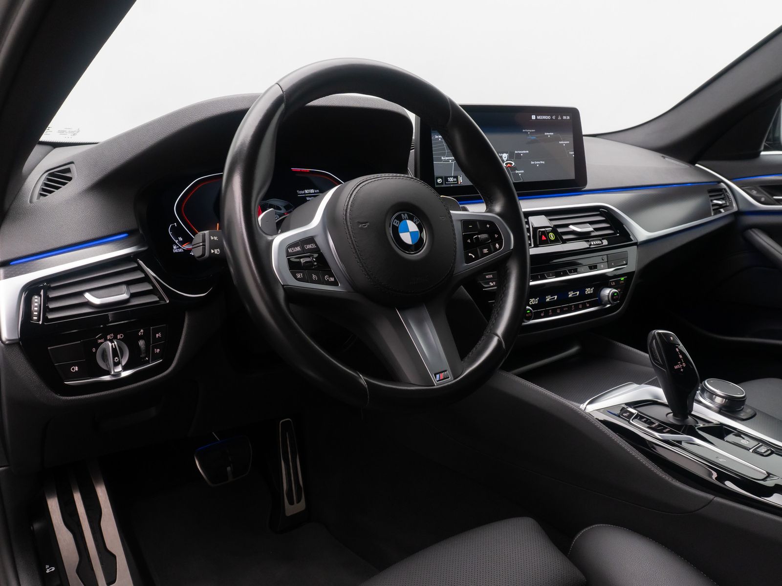 Fahrzeugabbildung BMW 520d xD M Sport DAB Laser HUD AHK Alarm Komfort