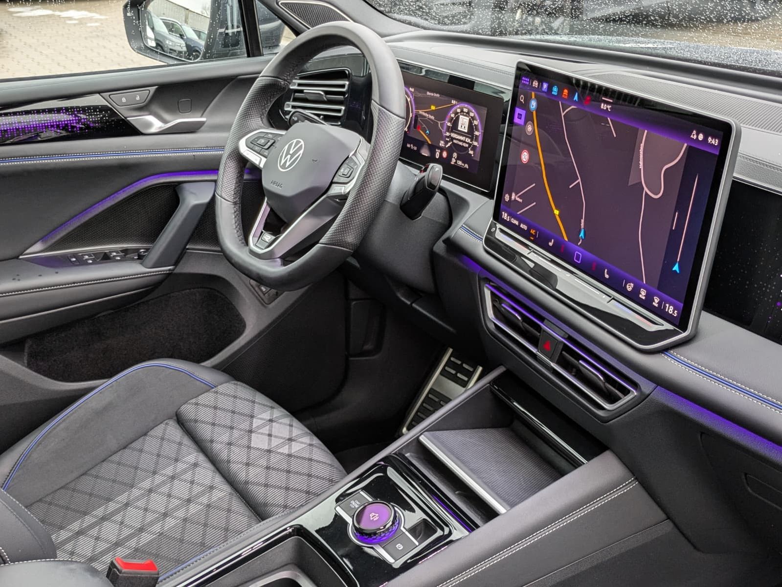 Fahrzeugabbildung Volkswagen Tiguan 2.0 TDI 4M R-Line PANO*H&K*AHK*MATRIX*20"