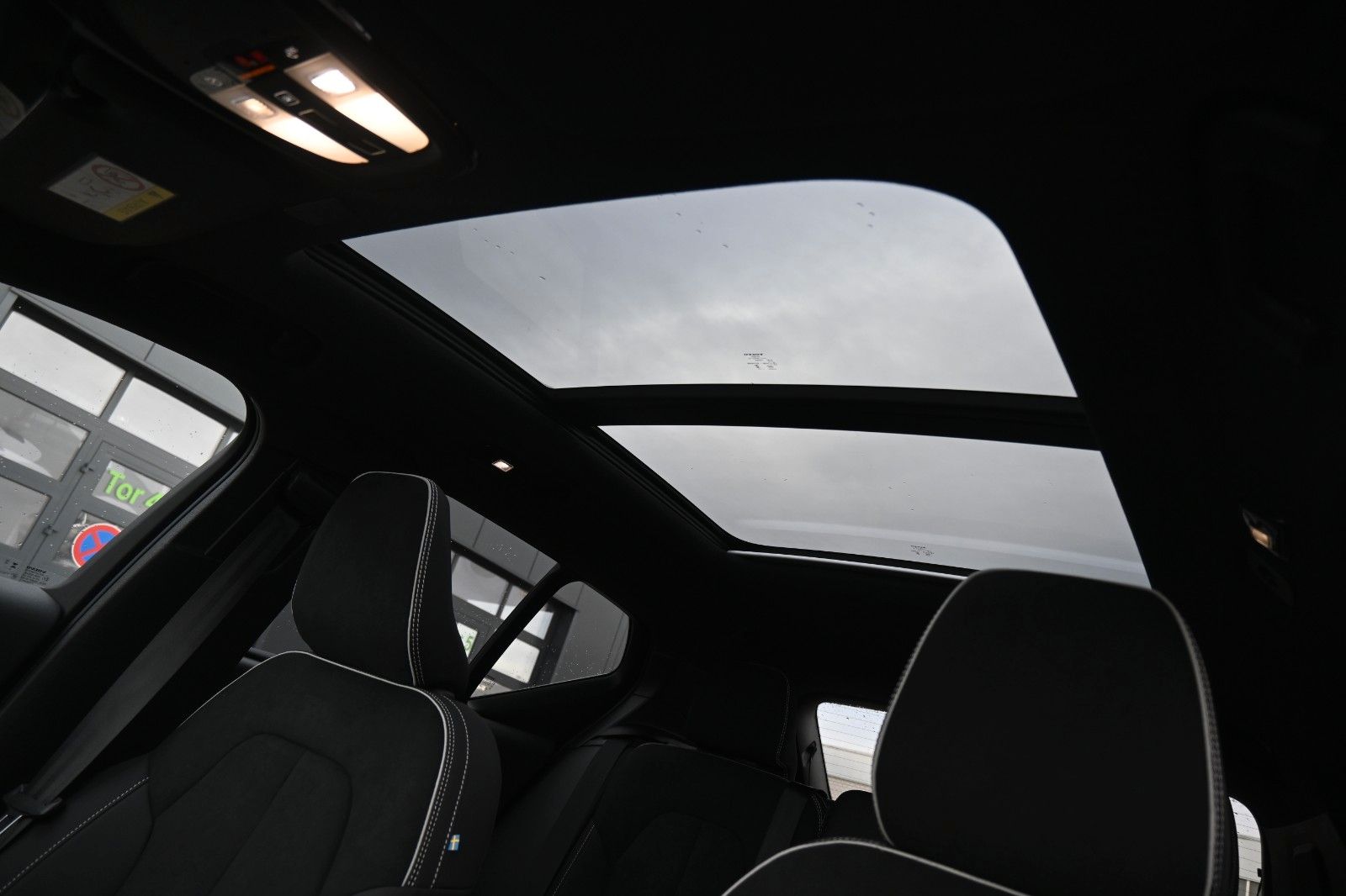 Fahrzeugabbildung Volvo XC40 B3 DKG Plus Black Edition*PANO*360°*ACC*AHK